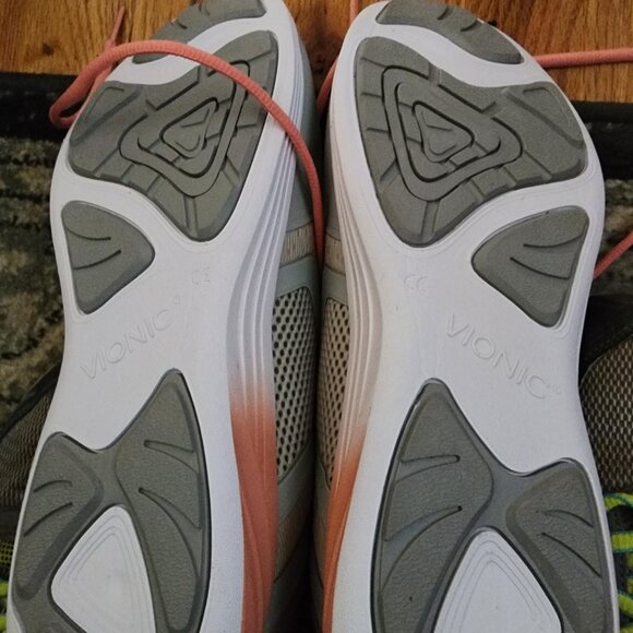 New without tags ladies Vionic sneakers size 10 - Picture 2 of 3